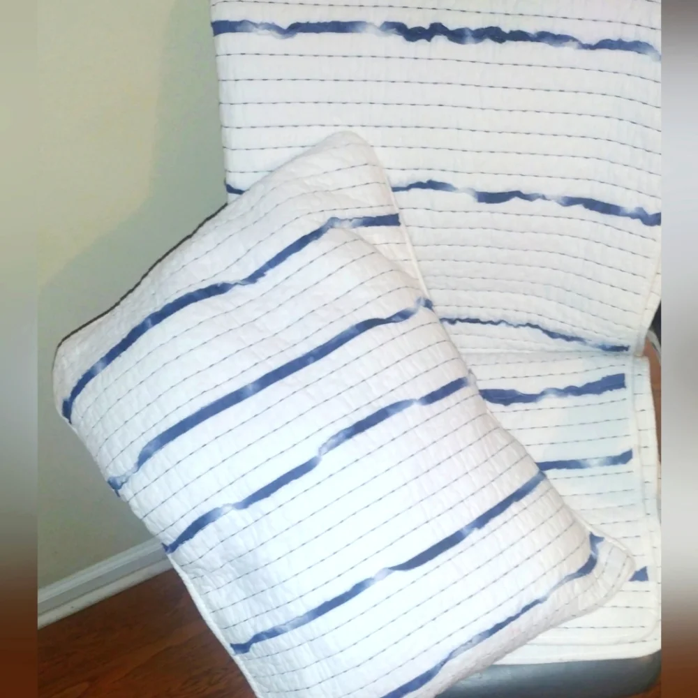 Rachel Zoe White w/Blue stripes Full comforter &Sham